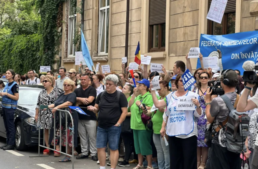 Profesorii strâng semnături pentru anularea legii austerității
