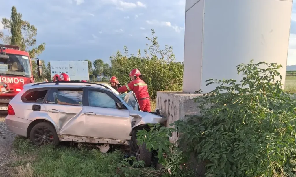Accident tragic: un șofer a decedat după ce a lovit borna județului Neamț