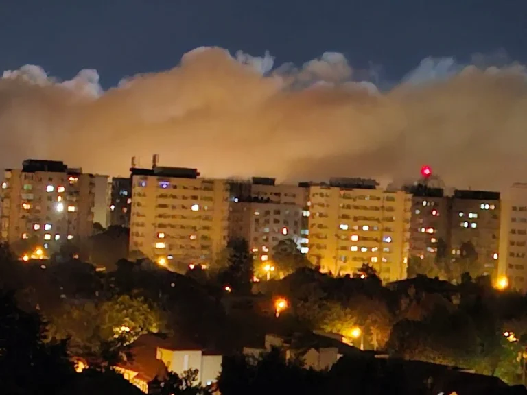 Alertă de poluare după incendiul din Pantelimon: Nivelul toxic de șapte ori mai mare decât limita