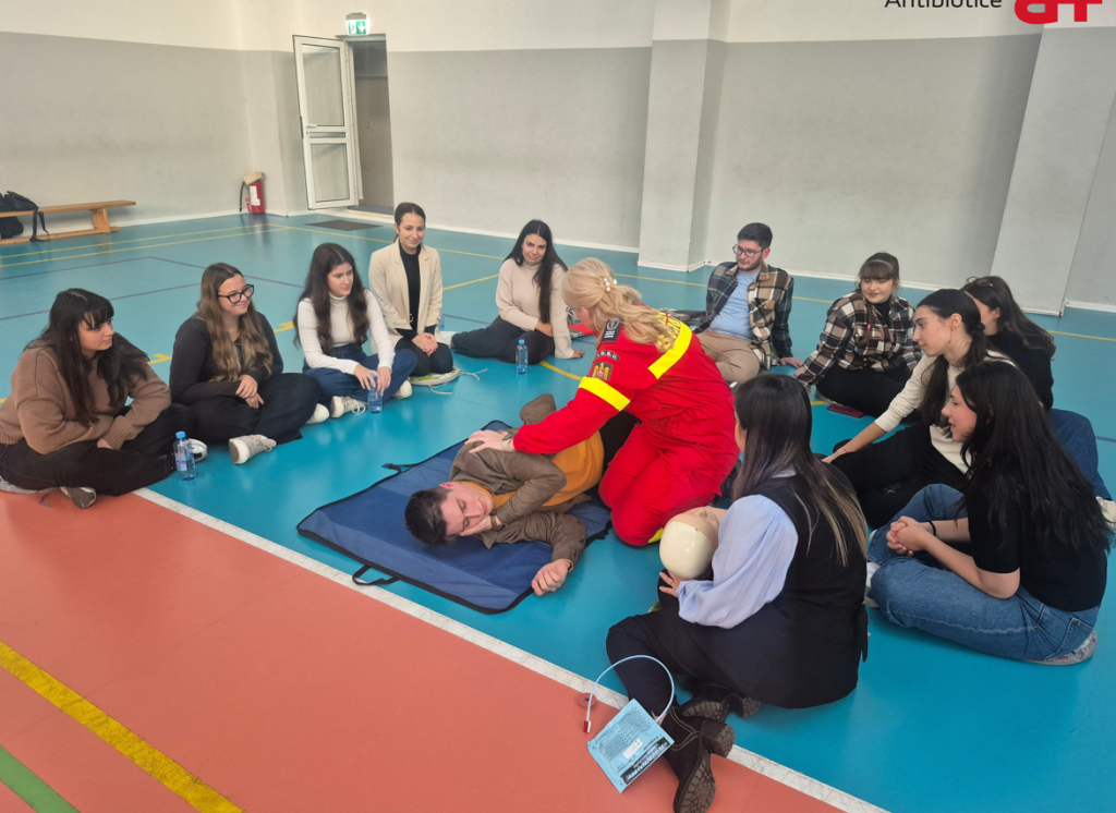 Antibiotice oferă cursuri de prim ajutor studenților ieșeni