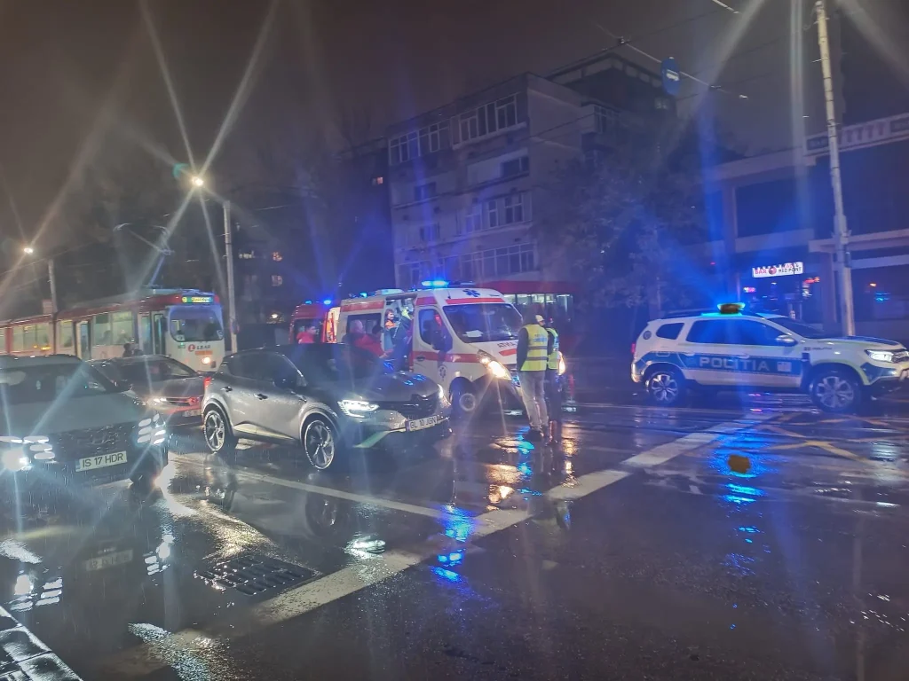 Accident la Iași: Pieton căzut sub tramvai în zona Podu Roș