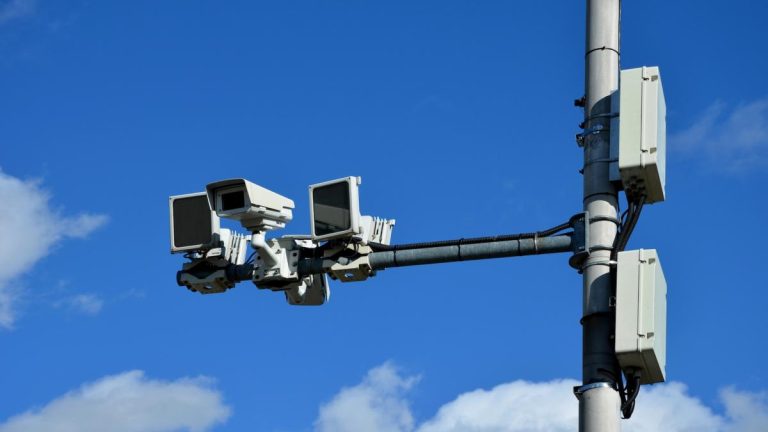 STOP accidentelor! CNAIR începe montarea de radare fixe pe segmentele de drum critice