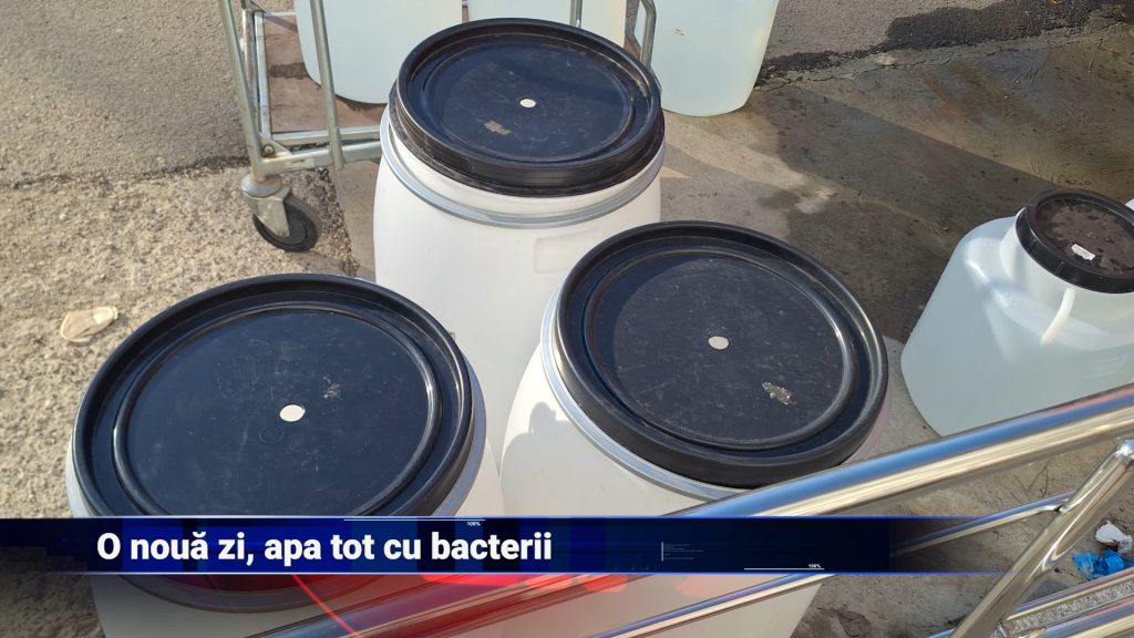 O nouă zi, apă tot cu bacterii
