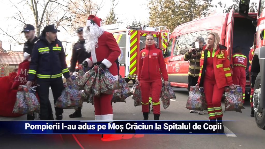 Pompierii l-au adus pe Moș Crăciun la Spitalul de Copii