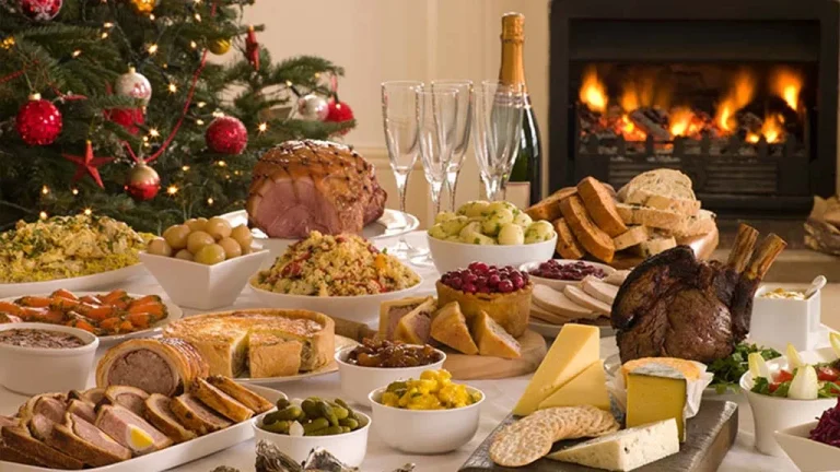 De la cârnați la vin și cozonaci: Iată cât trebuie să scoateți din buzunar pentru meniul de Crăciun în acest an