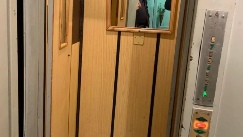 Ce se întâmplă în fiecare noapte, la ora 3.17, într-un lift din Cluj