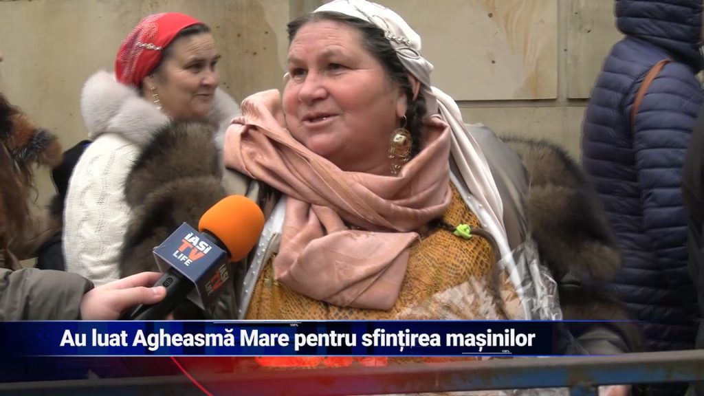 Au luat Agheasma mare pentru sfințirea mașinilor