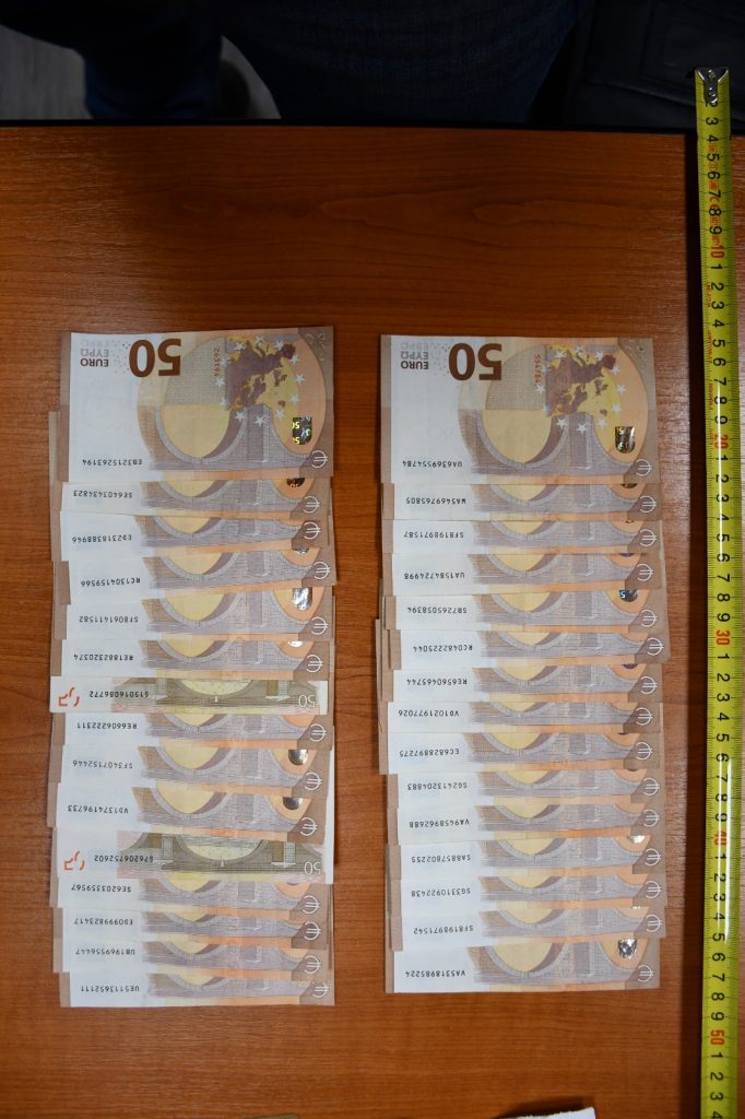 Șofer din Bacău reținut pentru dare de mită, după denunțul unui polițist