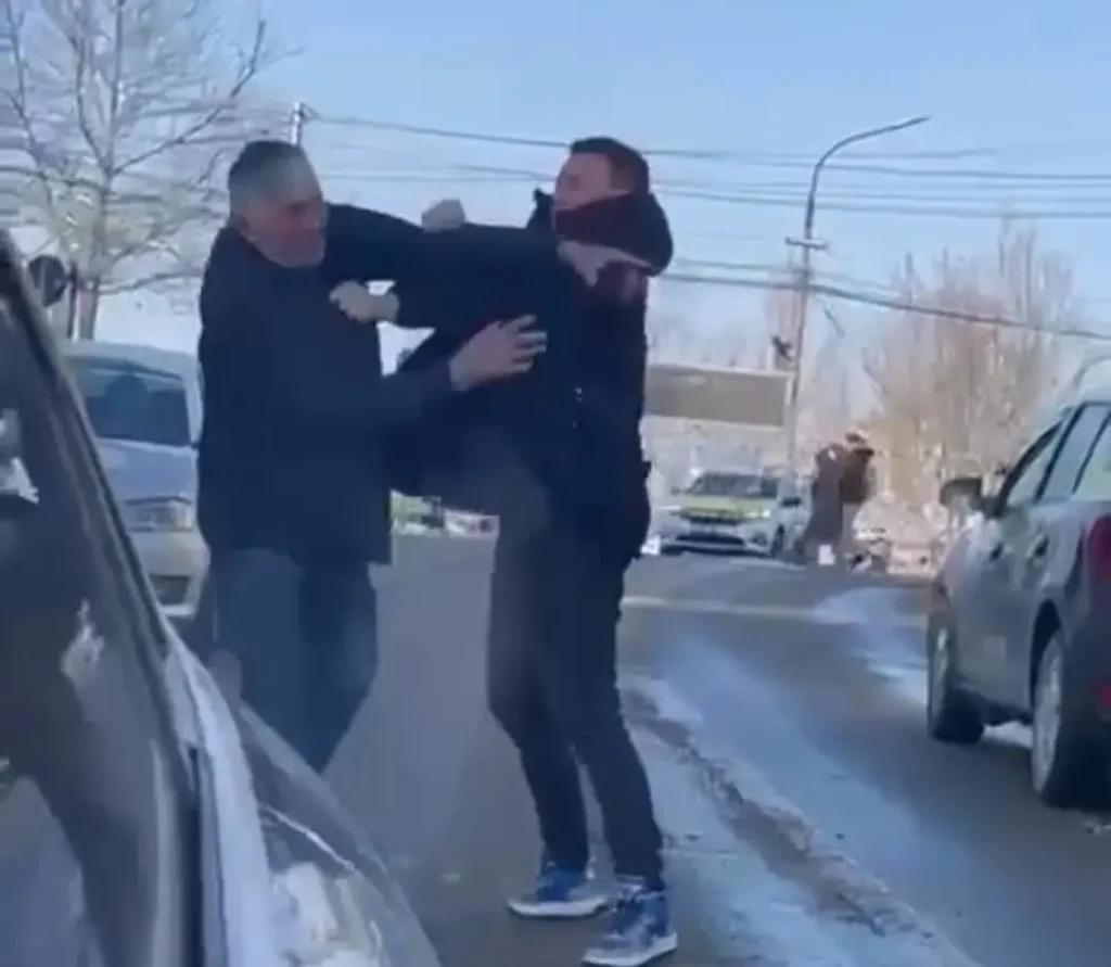 VIDEO. Trafic transformat în ring de box: Incident între doi șoferi din Botoșani, anchetat acum de poliție