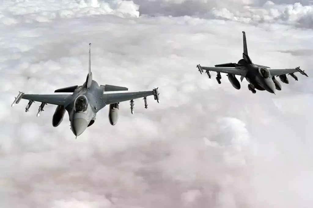 Atacuri masive lângă graniță: Avioanele F-16 ale MApN, trimise în misiune de monitorizare. Alertă în Tulcea