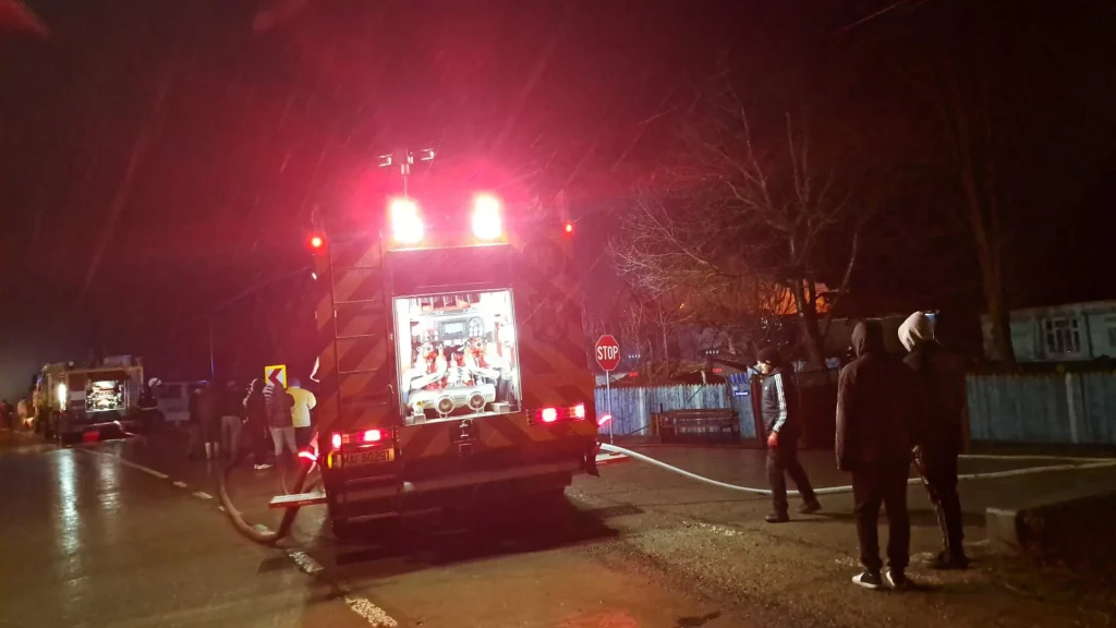 Incendiu la Măcărești: Copil de 3 ani transportat la spital cu arsuri grave