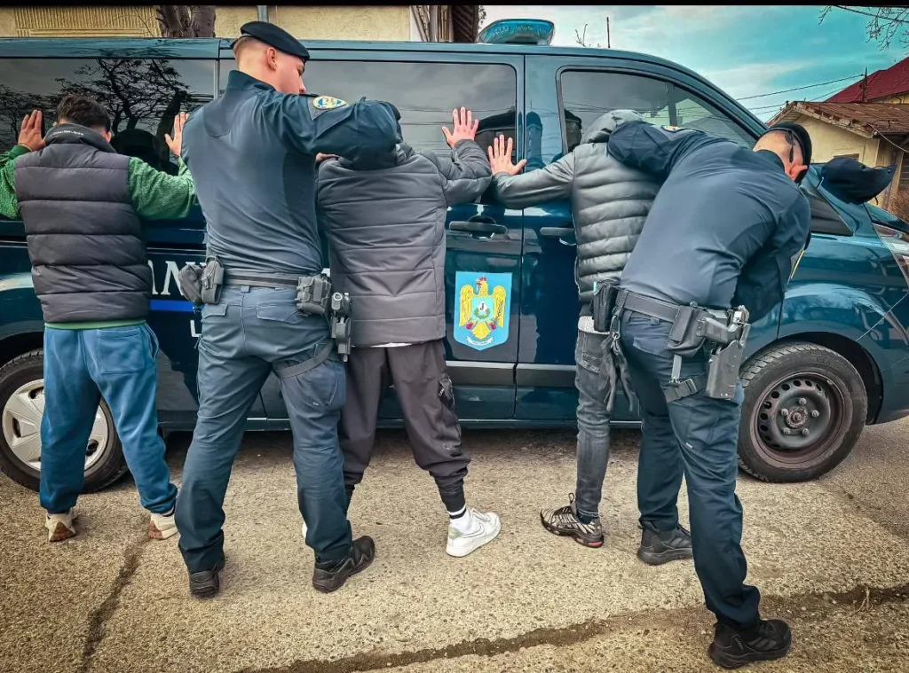 Jandarmii ieșeni au „stricat” petrecerea unor tineri în zona Sălii Polivalente