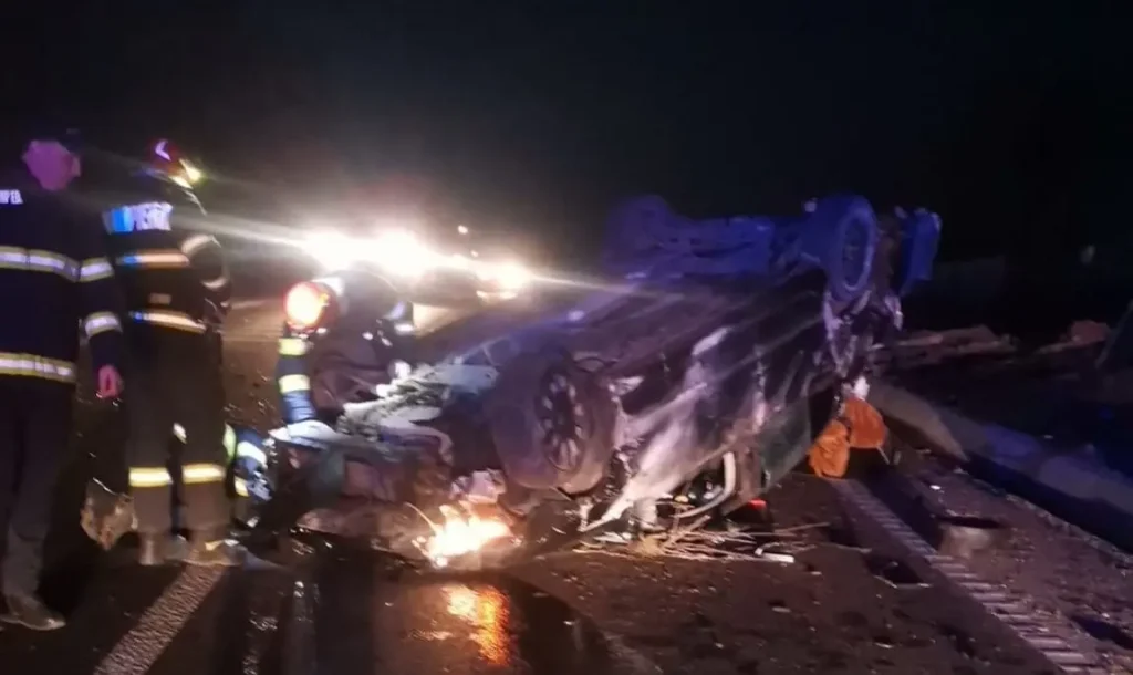 Mașină răsturnată pe cupolă la Zăicești: Șofer rănit în urma unui accident spectaculos