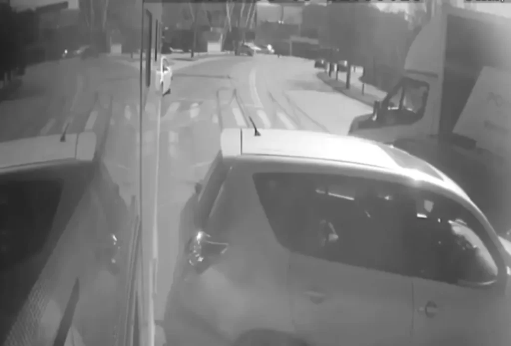 VIDEO. Autobuz CTP Iași, lovit de o mașină ricoșată în urma unui accident
