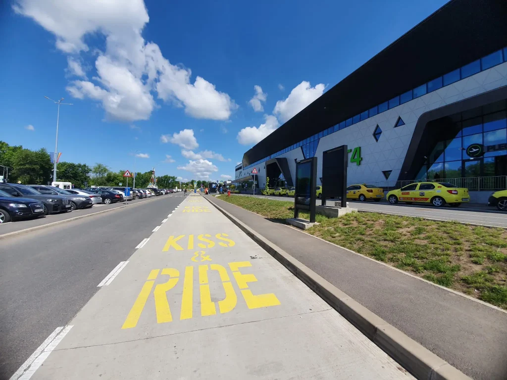 Schimbări la Aeroportul Iași: Mai mult timp gratuit și tarife reduse la terminalul „Kiss & Ride”