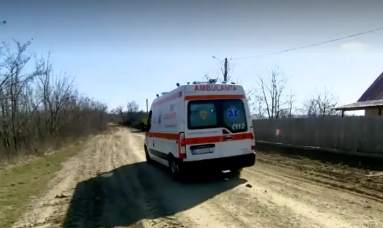 Intervenție ratată în satul Bojila: Un nou-născut a murit după ce autospeciala SAJ s-a blocat pe un drum județean plin de noroi