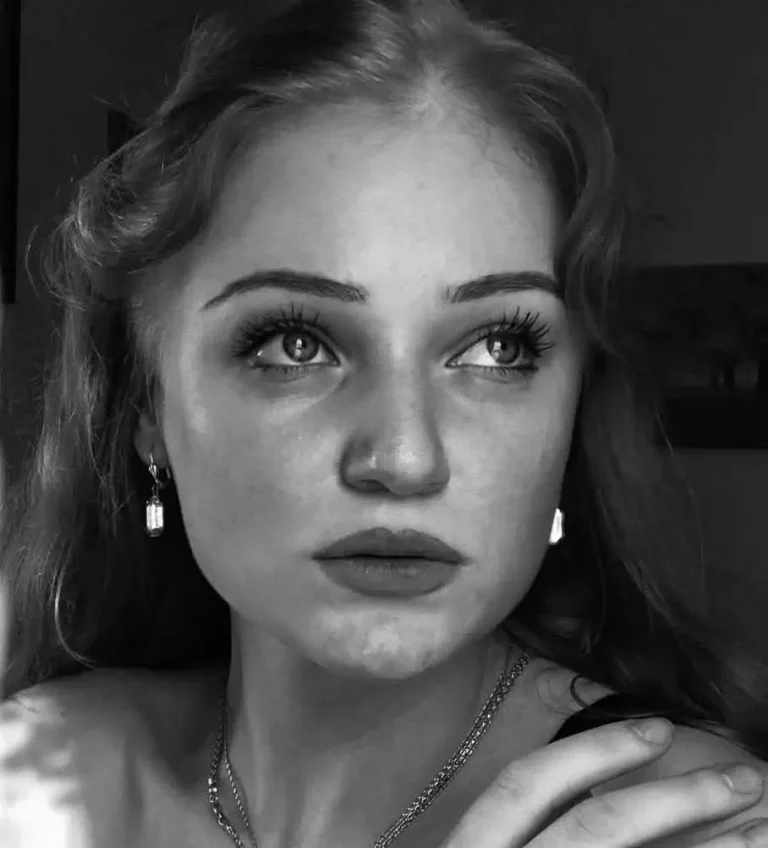 Doliu în Fălticeni: Andreea Anița, tânăra care a mobilizat mii de oameni în lupta împotriva cancerului, a încetat din viață