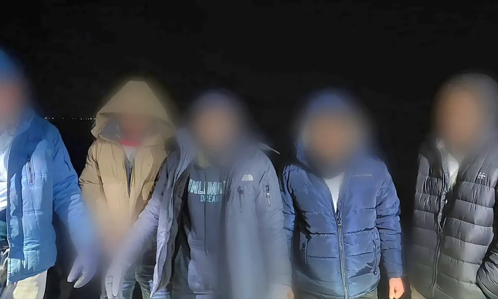 Rețea transfrontalieră de trafic de migranți, destructurată pe malurile Prutului. Șase cetățeni din Bangladesh, prinși după ce au traversat râul cu barca