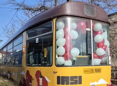 Povestea Mărțișorului, spusă pe șine: Eveniment special în Tramvaiul Turistic din Iași, duminică, 1 martie