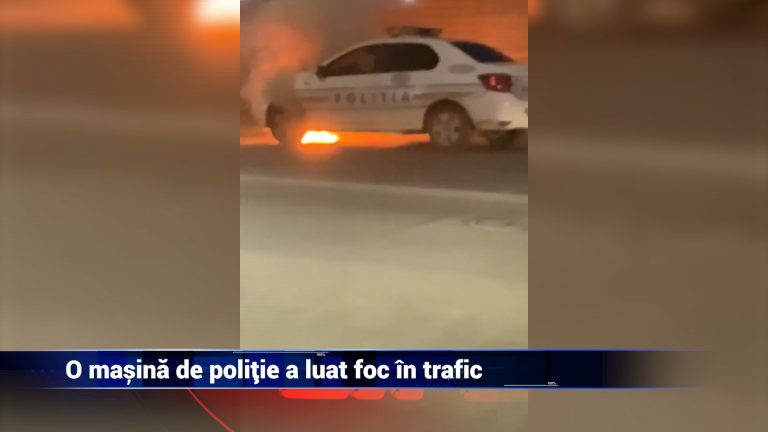 O maşină de Poliţie a luat foc în mers