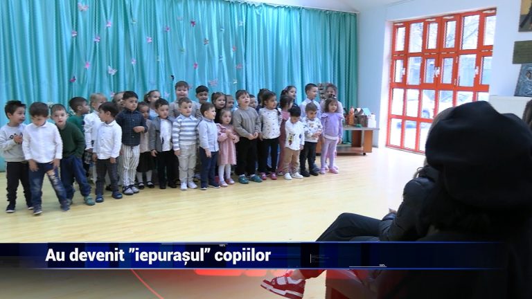 Elevii au devenit „iepuraşul” copiilor