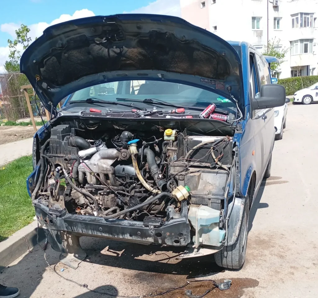 „Service” auto ad-hoc în plină stradă: De ce a fost sancționat un ieșean de polițiștii locali