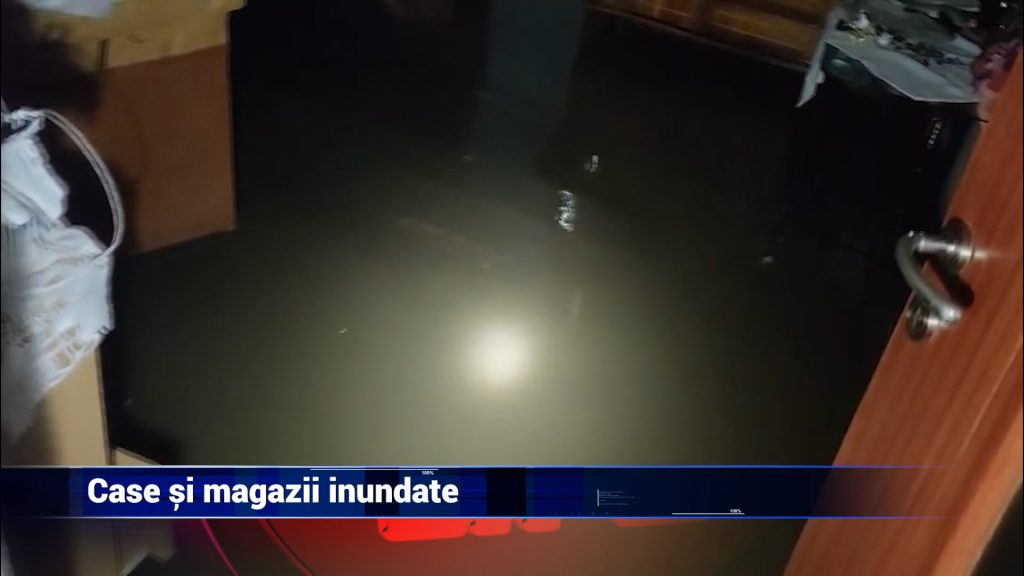 Case şi magazii inundate