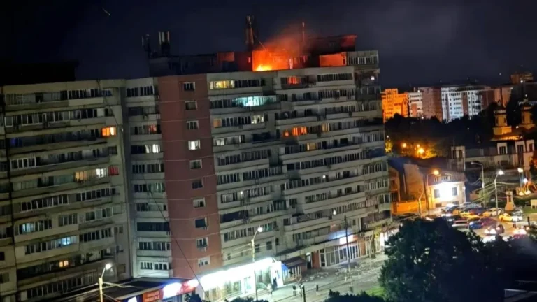 O dronă s-a prăbușit pe un bloc din Galați: Explozie, trafic blocat și avioane F-16 ridicate de la sol