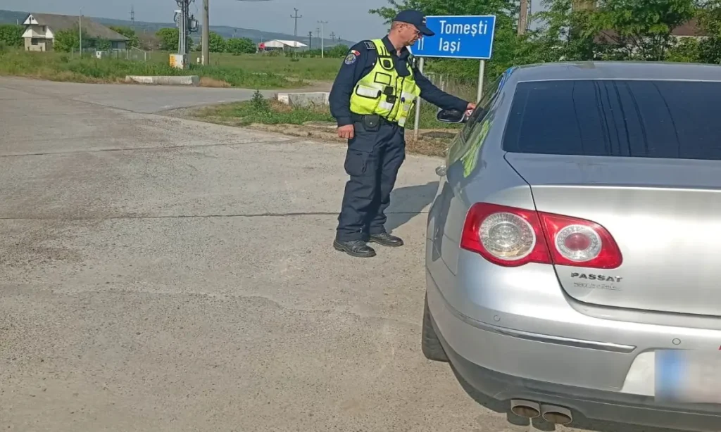 „Șofer” de 40 de ani, prins la miezul nopții în Tomești fără să fi avut VREODATĂ permis! Aplicația eDAC l-a dat de gol