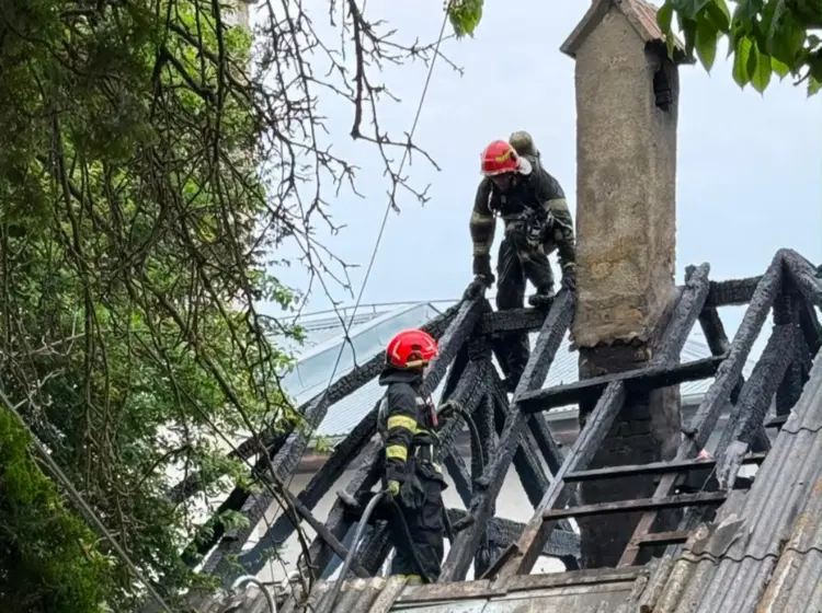 Incendiu în Mircești: O gospodărie a fost mistuită de flăcări, după o mobilizare de urgență a pompierilor