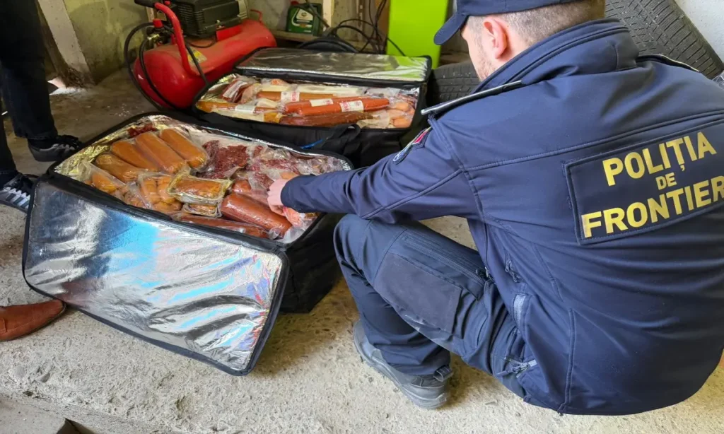 Microbuz cu 350 de kg de preparate din carne fără acte, oprit de polițiștii de frontieră