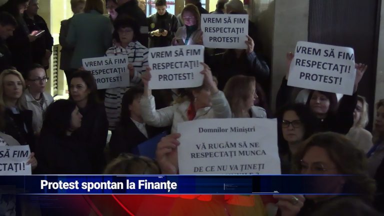 PROTEST SPONTAN LA FINANŢE