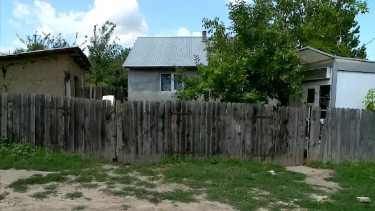 Opt copii din Botoșani, victimele violenței domestice după revenirea tatălui în țară