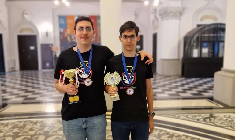 Inovație de aur la Iași! Doi frați au inventat „ChromaVer”, ambalajul inteligent care citește prospețimea cărnii, și au cucerit topul mondial în Arizona