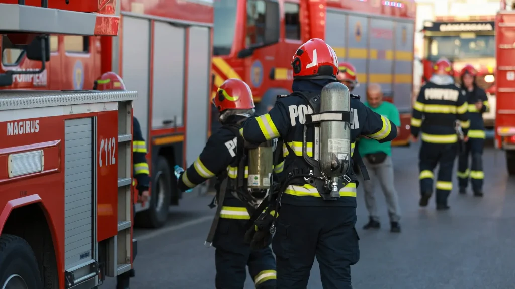 Incendiu la o locuință din comuna Scânteia. Pericolul unei explozii, evitat de pompieri