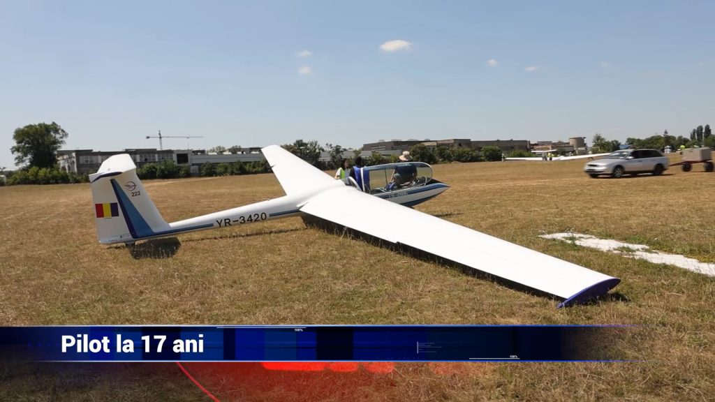PILOT LA 17 ANI