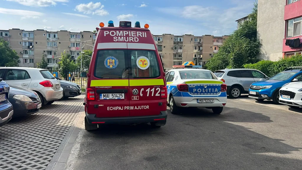 Femeie găsită decedată într-un apartament din Iași, după ce pompierii au spart ușa