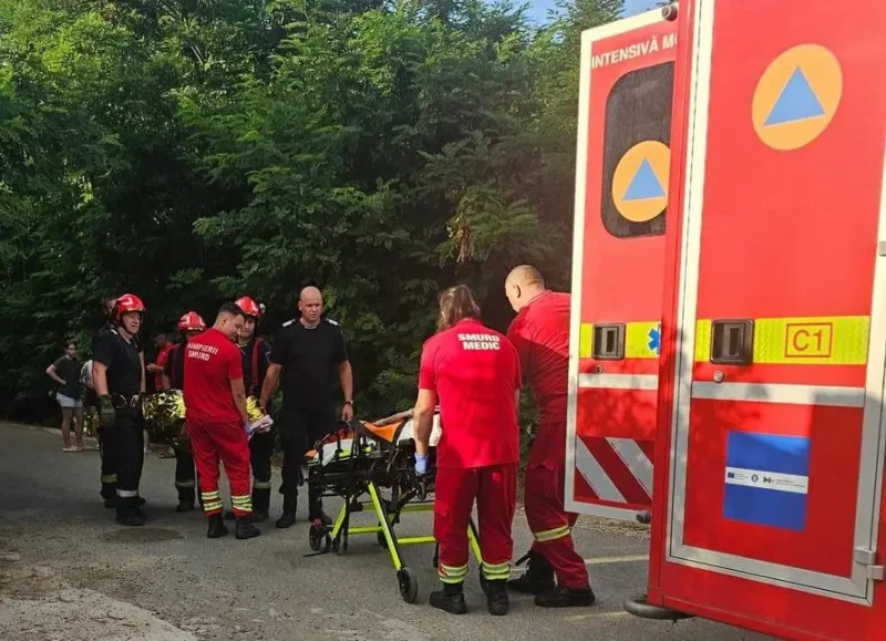 Accident grav în județul Iași: Tânăr de 18 ani, salvat dintr-un puț adânc de 20 de metri. Victima are multiple fracturi costale