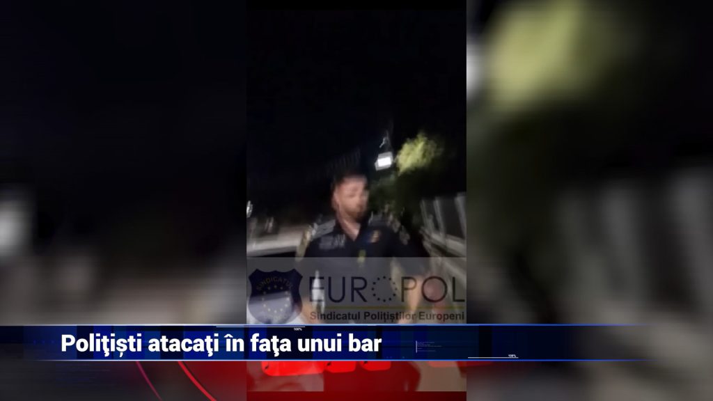 POLIŢIŞTI ATACAŢI ÎN FAŢA UNUI BAR