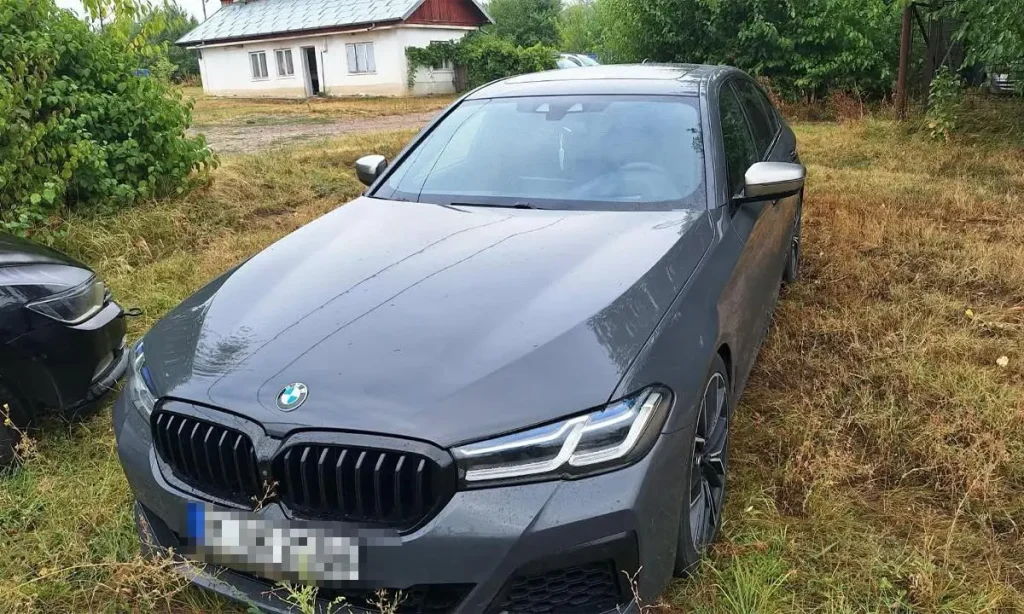 Bolid de lux de 200.000 de lei, oprit la frontieră! Mărturia șoferului care transporta BMW-ul furat din Germania