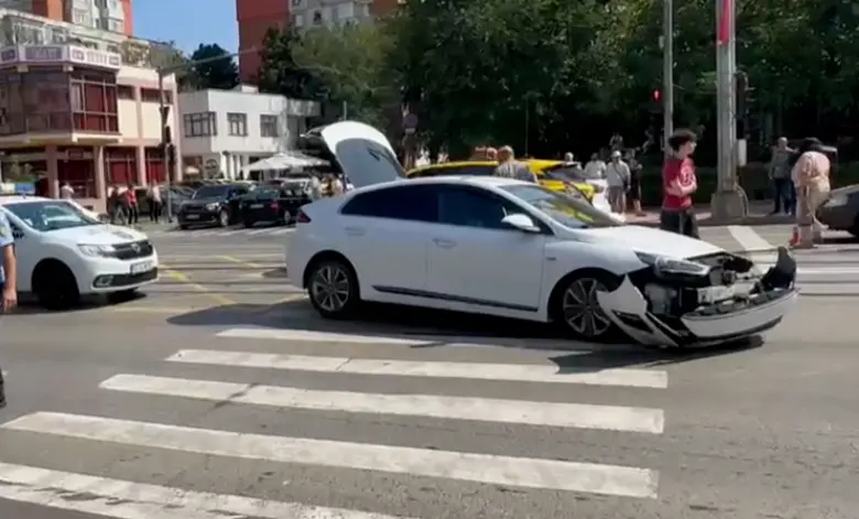 VIDEO. O persoană a ajuns la spital după un accident în Podu Roș
